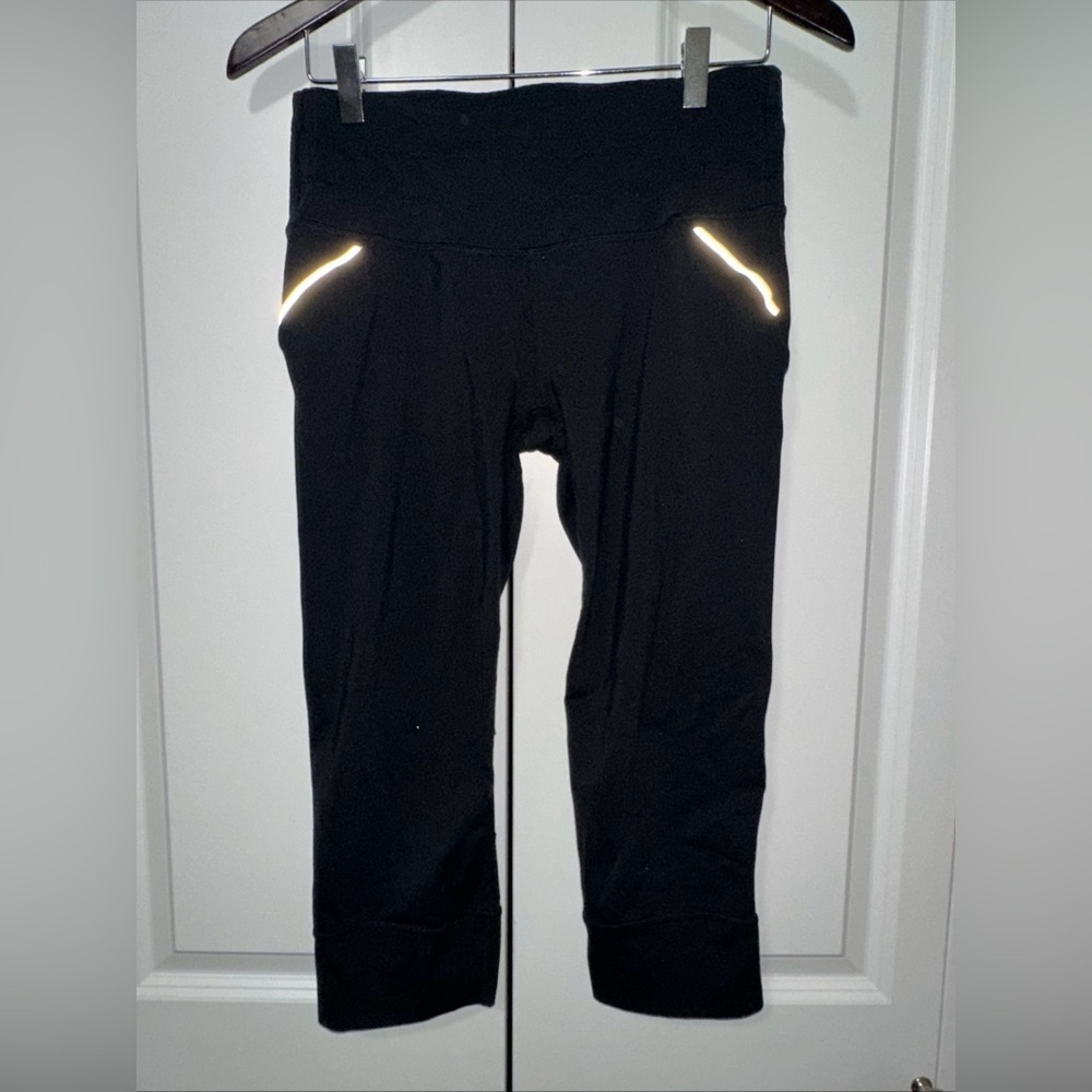 Athleta Lightweight Relay Capri Workout Leggings M